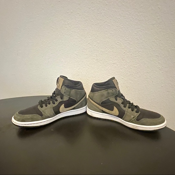 2019
Women Air Jordan 1 Mid 'Olive' - Picture 3 of 8